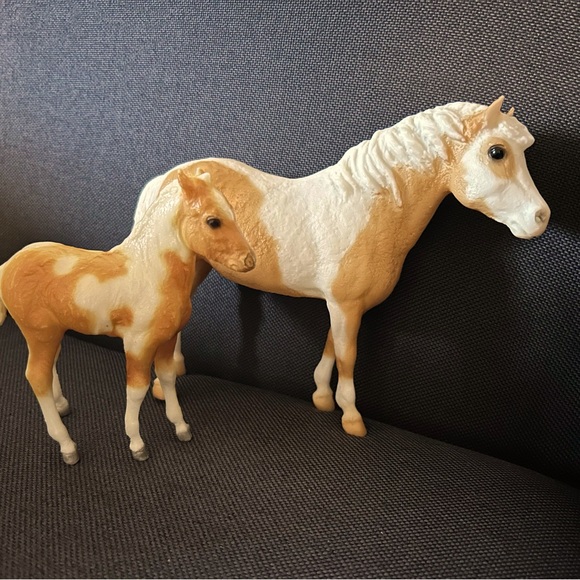 Breyers Misty (Model #20 1972-1975) and Stormy (Model #19 1977-2008) - Picture 1 of 2